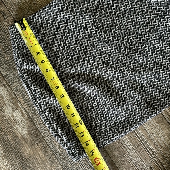 Everyday Chic Boutique Beautiful Skirt, Size Medium - Picture 11 of 12